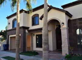 Luxurious Zona Dorada Retreat Spacious and Secure, Hotel in Mexicali