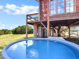 Lovers Lair at Bent Tree Ranch، فندق في Lampasas