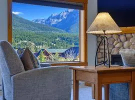 Heart of Canmore - Pet Friendly with Shared Rooftop Hot Tub