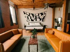 420 friendly Artsy walk Riverfront Loft King Bed