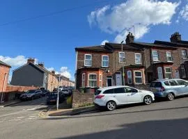 Sea Horse Studio, Private Entrance with Ensuite & Kitchenette