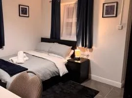 Sea Horse Studio, Private Entrance with Ensuite & Kitchenette