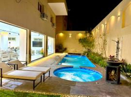 HotteLy Suites - New Cairo - PooL &Gym access, Hotel in Kairo