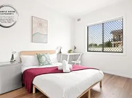 Double Room - Prime location - Convenient Spot in Auburn - Shared Bathroom