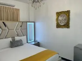 Hotel The Royalty Inn