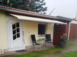 Charmante Ferienwohnung mit Grill in Rakow, Hotel in Rakow