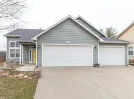 Lawrence home with easy access to K-10 highway