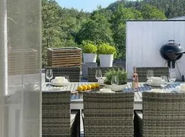 Vakkert Sommerhus Nær Risør Med Båt