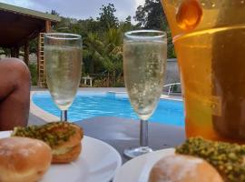 Villa Pavé Fleurie, khách sạn ở Les Abymes