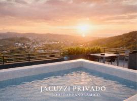 Signature Residence with Private Rooftop & Jacuzzi, Hotel in Juriquilla