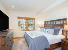 Bear Creek Lodge 303B Hotel Room