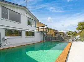 Collaroy 3Br Beach Home with Large Pool Ground Floor