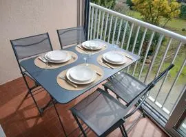 Studio cozy, terrasse, parking, tout à 2 pas d'ici