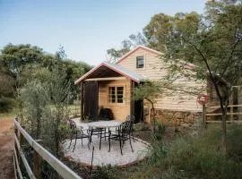 Orchard Cottage - Romantic Bushland Retreat with Sauna