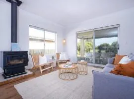 Fairway Retreat - Golf Course Views by Geographe Bay