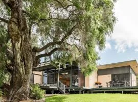 Cinque Stelle · spacious villa private bushland