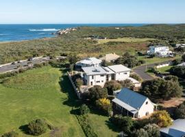 Ocean View walk to the beach & Surfers Point - Margaret River Properties, hotell i Prevelly
