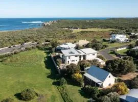 Ocean View walk to the beach & Surfers Point - Margaret River Properties