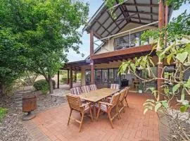 Sailors Hill Retreat - Bushland Living by the Coast