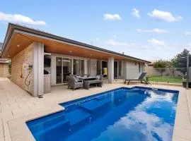 Vic Park Central - Modern Luxury Retreat