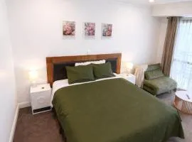 Spacious City Studio Stay - Modern with Extras