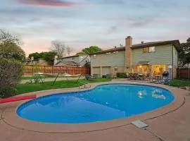 9 Bed House - Pool Basketball Hoop King Bed