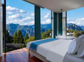 Bor Manju Vacation guesthouse--Near the Ticket Gate--service in Chinese and English, hotel sa Zhangjiajie