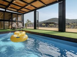 Yeongheungdo Stay Noc Pool Villa, hótel í Incheon