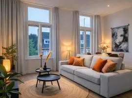 2br apt perfect for groups with kitchen