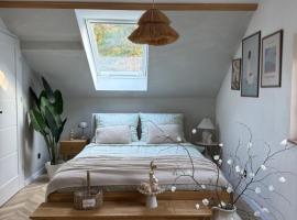 Modrzewiowy Zakątek, Hotel in Desznica