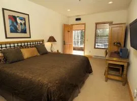 Bear Creek Lodge 109B Hotel Room