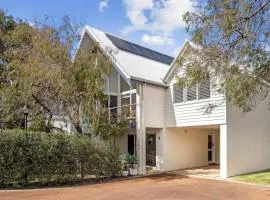 ON THE BEACH - Villa over the road from the beach