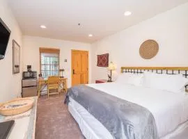 Bear Creek Lodge 108B Hotel Room