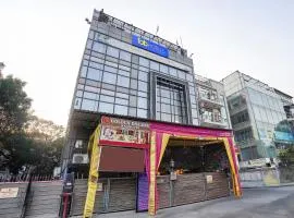 FabHotel Golden Eye Inn - Nehru Place Market