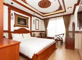 Quan Cuong Da Nang Beach Hotel