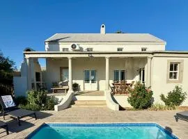 Grand View Cottages - 2 King Suites - Entire Cottage