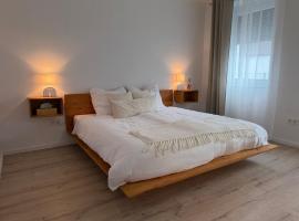 Haus mit Terrasse in Parndorf, Hotel in Parndorf