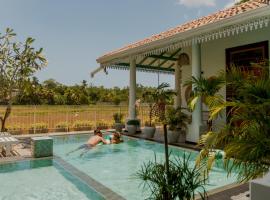 ISOLA - Surf House, hotel di Koggala