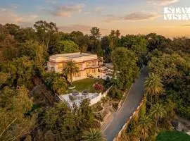 StayVista at Mangal House by the Lake with Lawn, BBQ