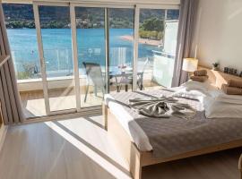 그레바슈티차에 위치한 호텔 Holidays Roko - Sea View Apartments with Pool