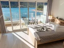 Holidays Roko - Sea View Apartments with Pool