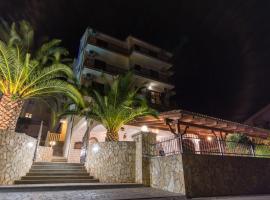 Hotel Vagabundo - Newly Renovated, 100m from Beach, Pool & Breakfast, hótel í Trogir