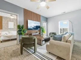 Modern Indy 2BR Free Parking Pool Walk to Lucas Oil & March Madness