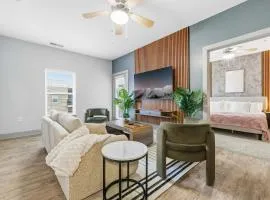 Modern Downtown Indy 2BR Free Parking Walk to Lucas Oil & March Madness