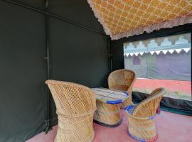 Hotel O Pritampalace, viešbutis mieste Khilchīpur