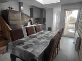 Maison sympa à 1 minute de la gare sncf, Hotel in Watten