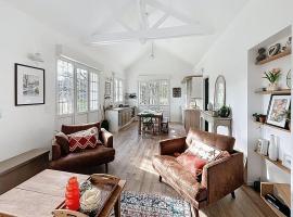 La Petite Mazure - Refuge nature en forêt, hotel i Isigny-le-Buat