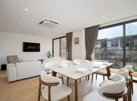 Spacious 3BR Apartment 650m from BTS Ekkamai