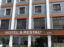 Kamal Residency by Uk season, מלון בChamba