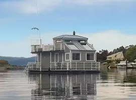 Amazing Ship In Manstad With House Sea View